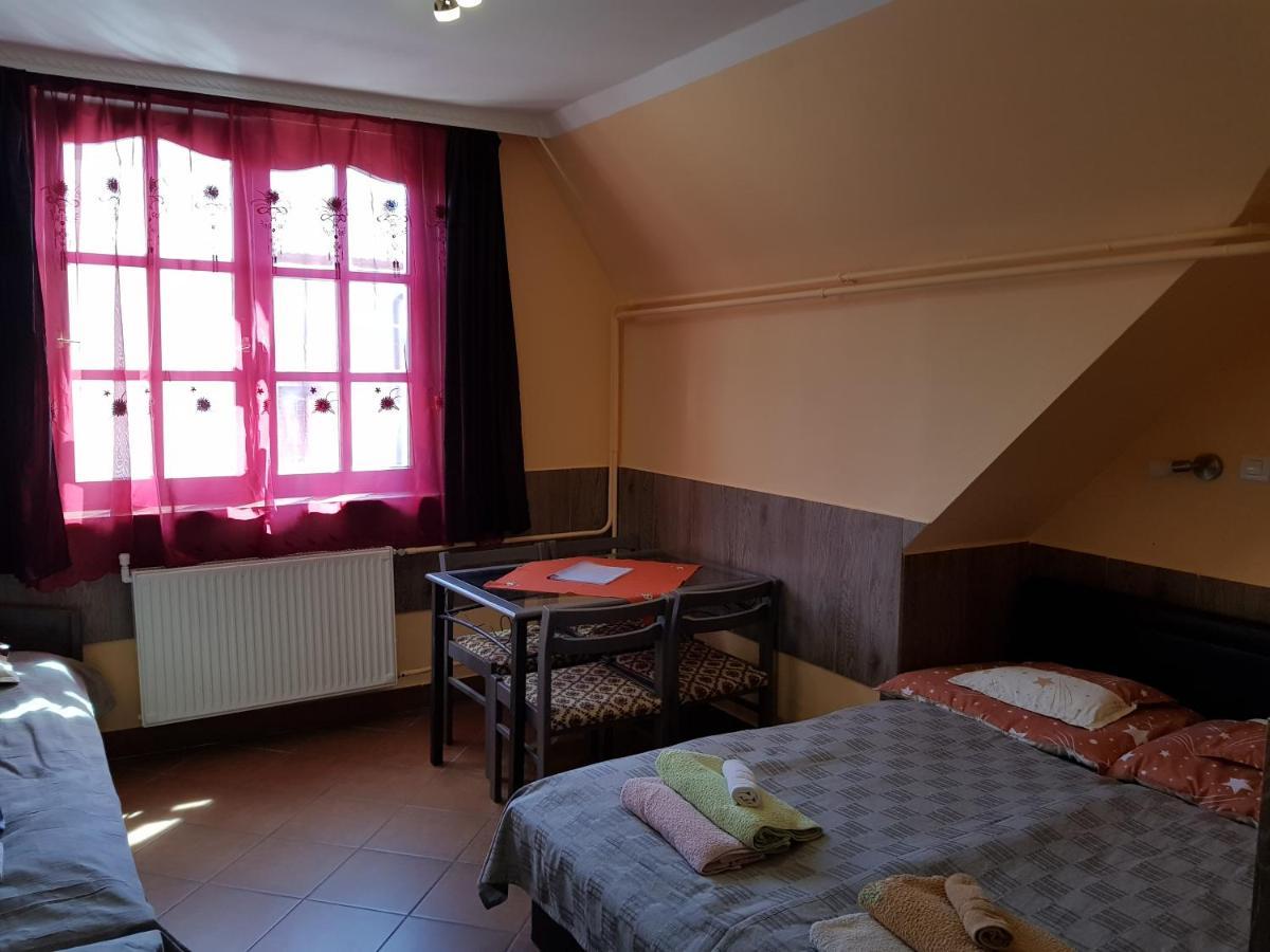 Leganyi Apartmanhaz Eger Exteriör bild