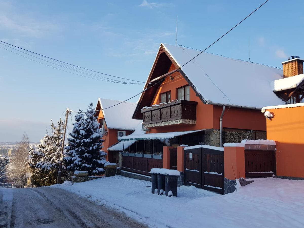 Leganyi Apartmanhaz Eger Exteriör bild