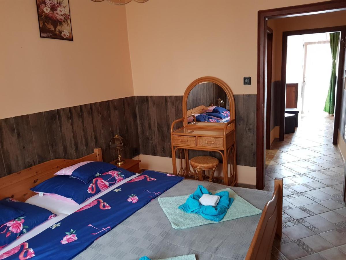 Leganyi Apartmanhaz Eger Exteriör bild