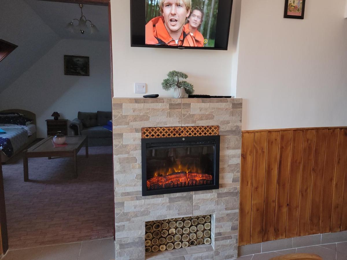 Leganyi Apartmanhaz Eger Exteriör bild