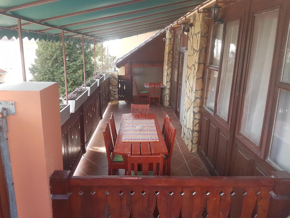 Leganyi Apartmanhaz Eger Exteriör bild